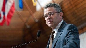 Jeffrey Toobin, senior CNN legal analyst and staff writer for The New Yorker, discusses his new book "The Oath: The Obama White House and the Supreme Court," at a National Press Club Book Rap, September 19, 2012.